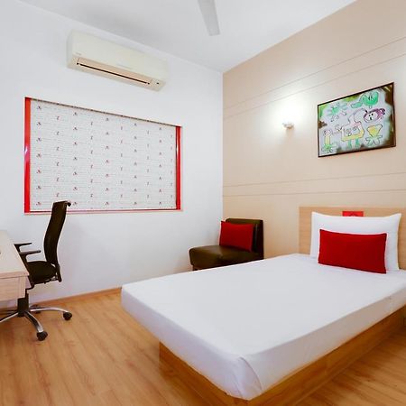 Red Fox By Lemon Tree Hotels, East Delhi Bagian luar foto
