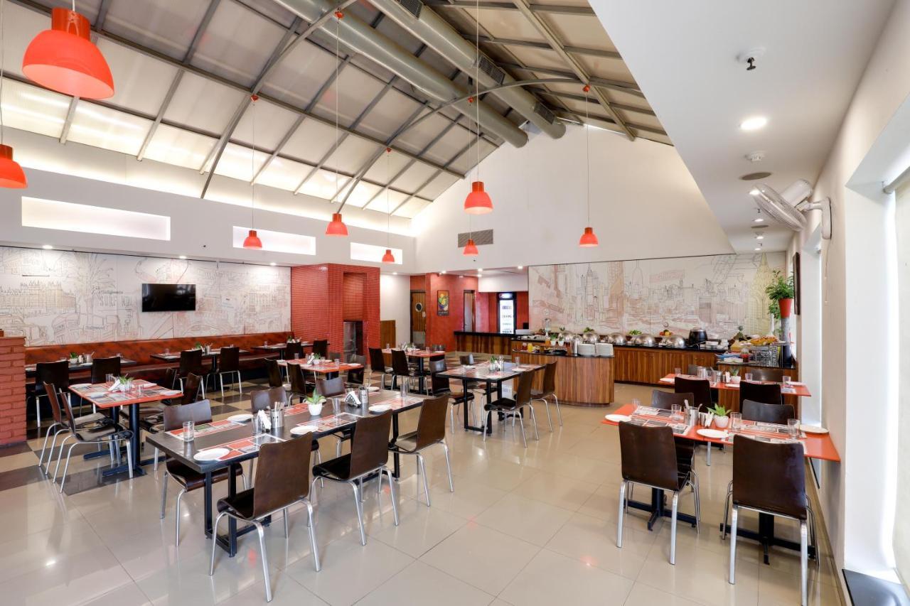 Red Fox By Lemon Tree Hotels, East Delhi Bagian luar foto