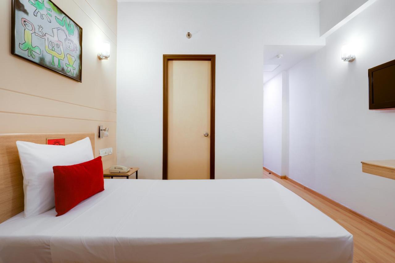 Red Fox By Lemon Tree Hotels, East Delhi Bagian luar foto