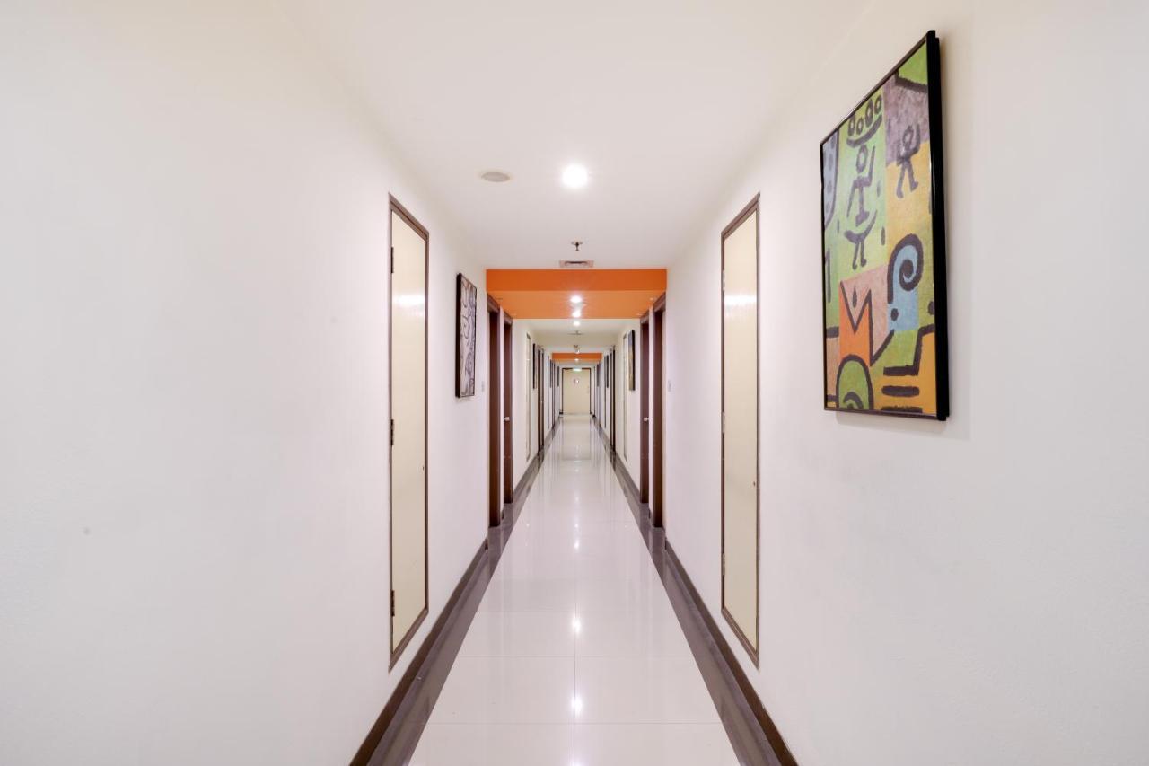 Red Fox By Lemon Tree Hotels, East Delhi Bagian luar foto