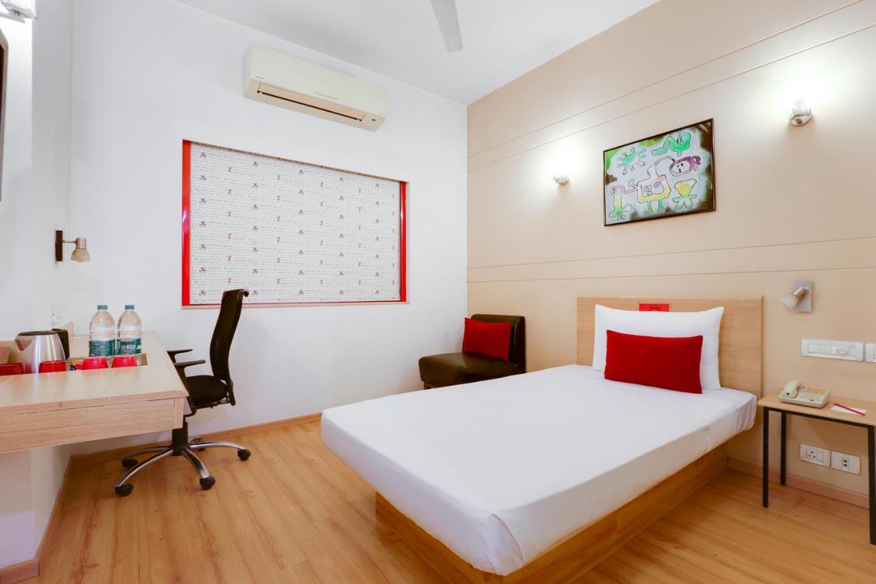 Red Fox By Lemon Tree Hotels, East Delhi Bagian luar foto