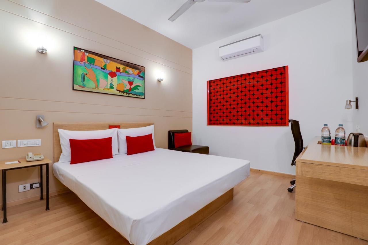 Red Fox By Lemon Tree Hotels, East Delhi Bagian luar foto