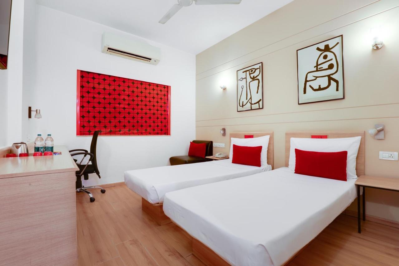Red Fox By Lemon Tree Hotels, East Delhi Bagian luar foto