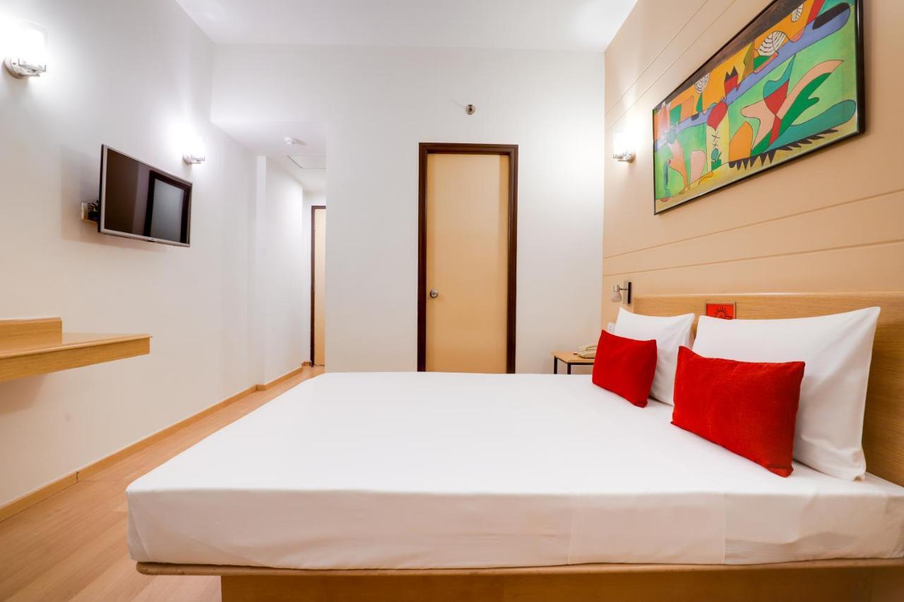 Red Fox By Lemon Tree Hotels, East Delhi Bagian luar foto