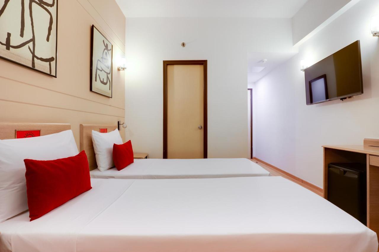 Red Fox By Lemon Tree Hotels, East Delhi Bagian luar foto