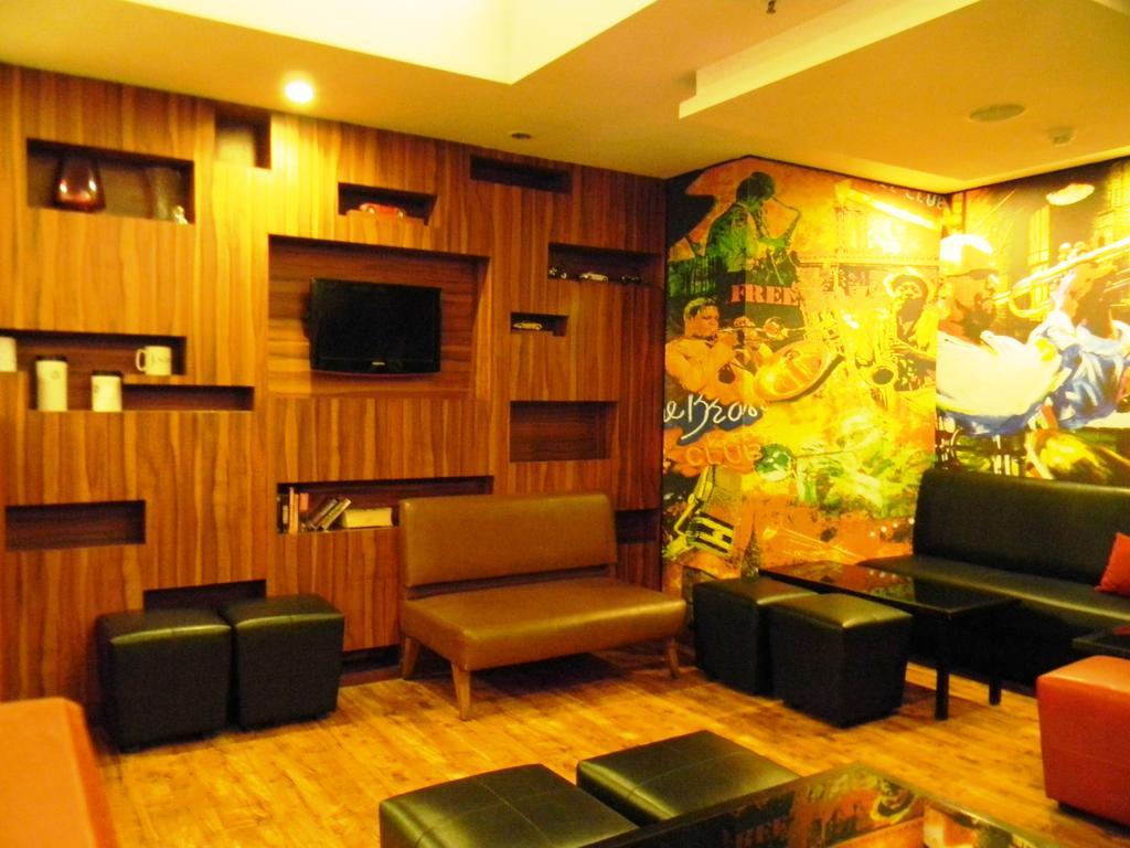 Red Fox By Lemon Tree Hotels, East Delhi Bagian luar foto