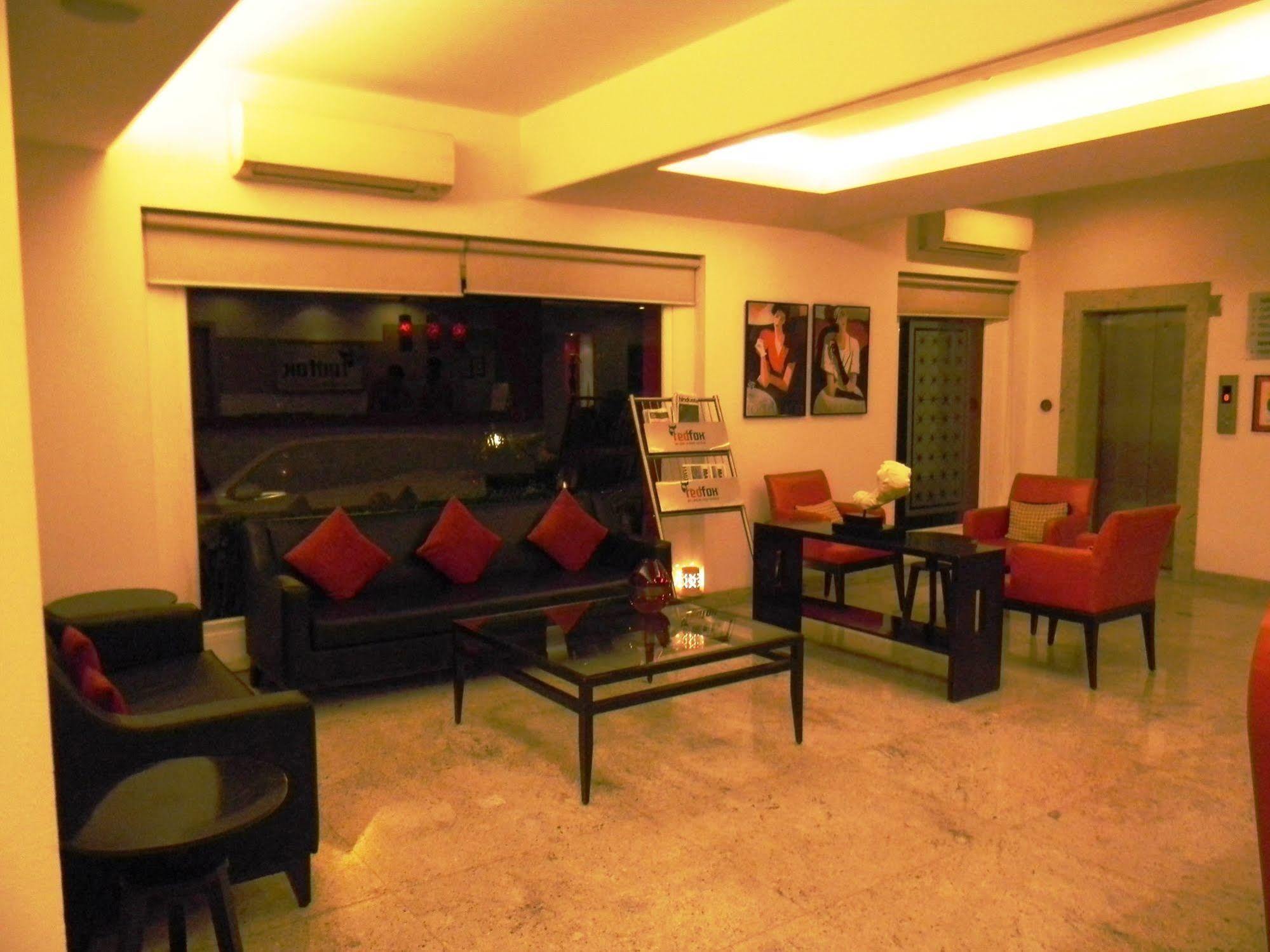 Red Fox By Lemon Tree Hotels, East Delhi Bagian luar foto